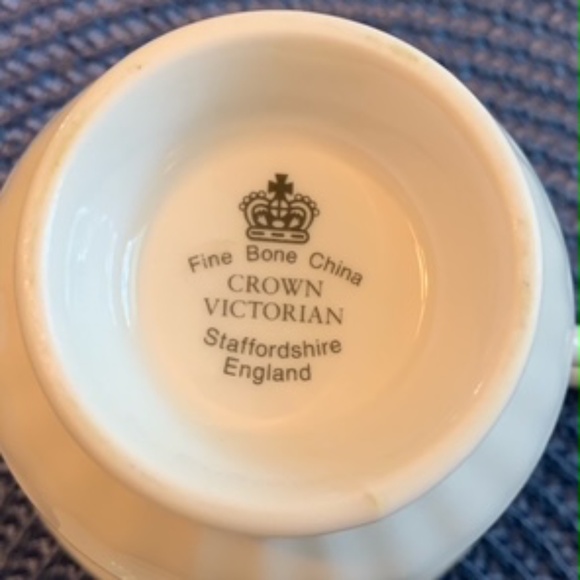 Fine Bone Crown Victoria Tea Cup with Blue Flower Pattern - Picture 7 of 9